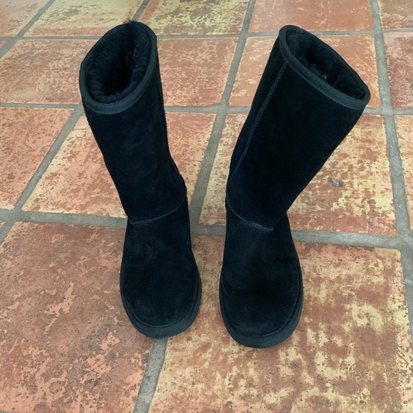 Ugg Suede boots - Picture 1 of 9